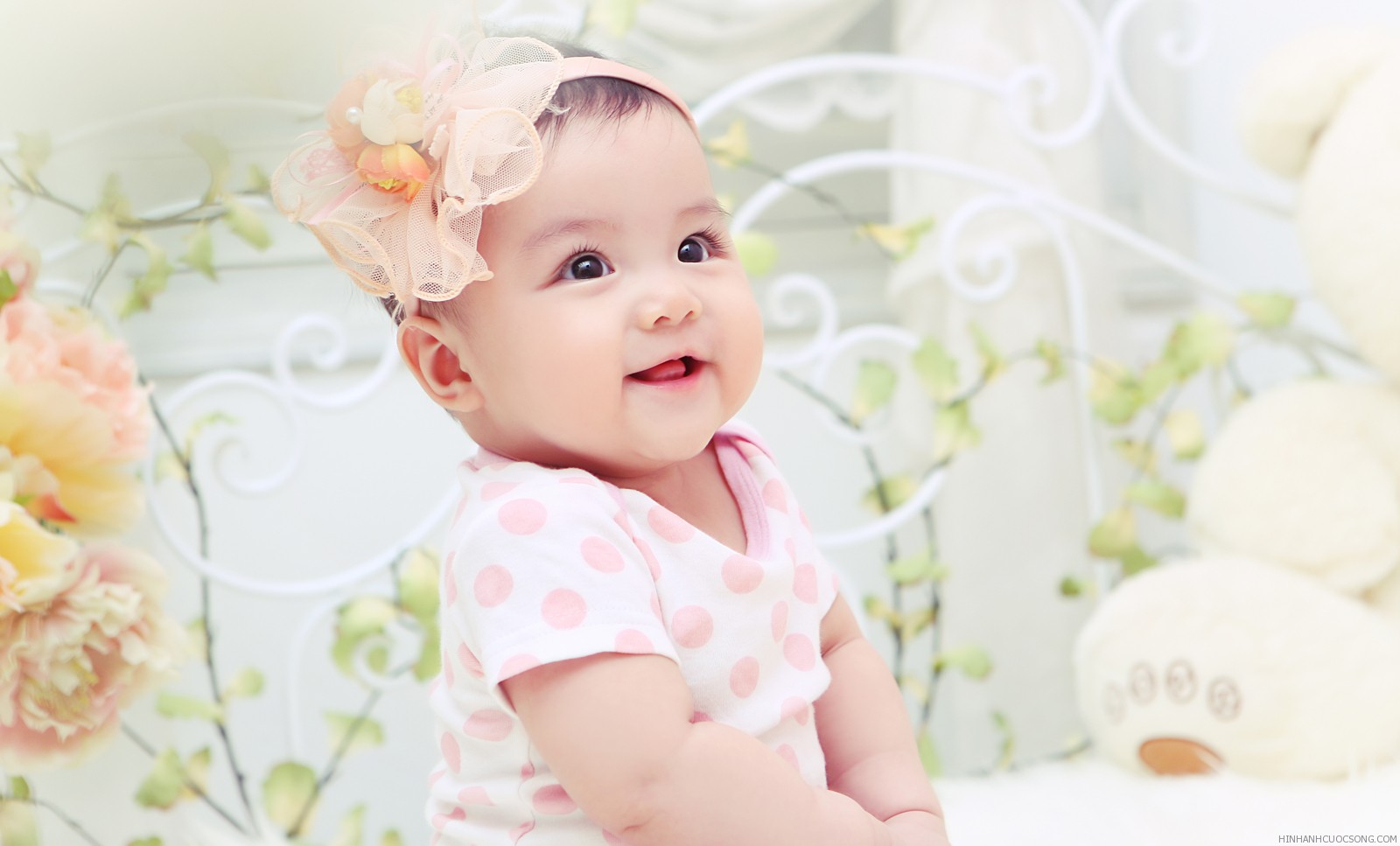 Các mẹo giúp trẻ sơ sinh trắng da an toàn, hiệu quả tại nhà