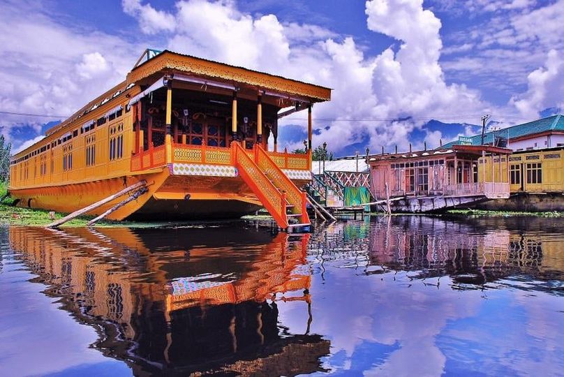 Discover Affordable and Cozy Houseboats in Srinagar: Your Ultimate Guide