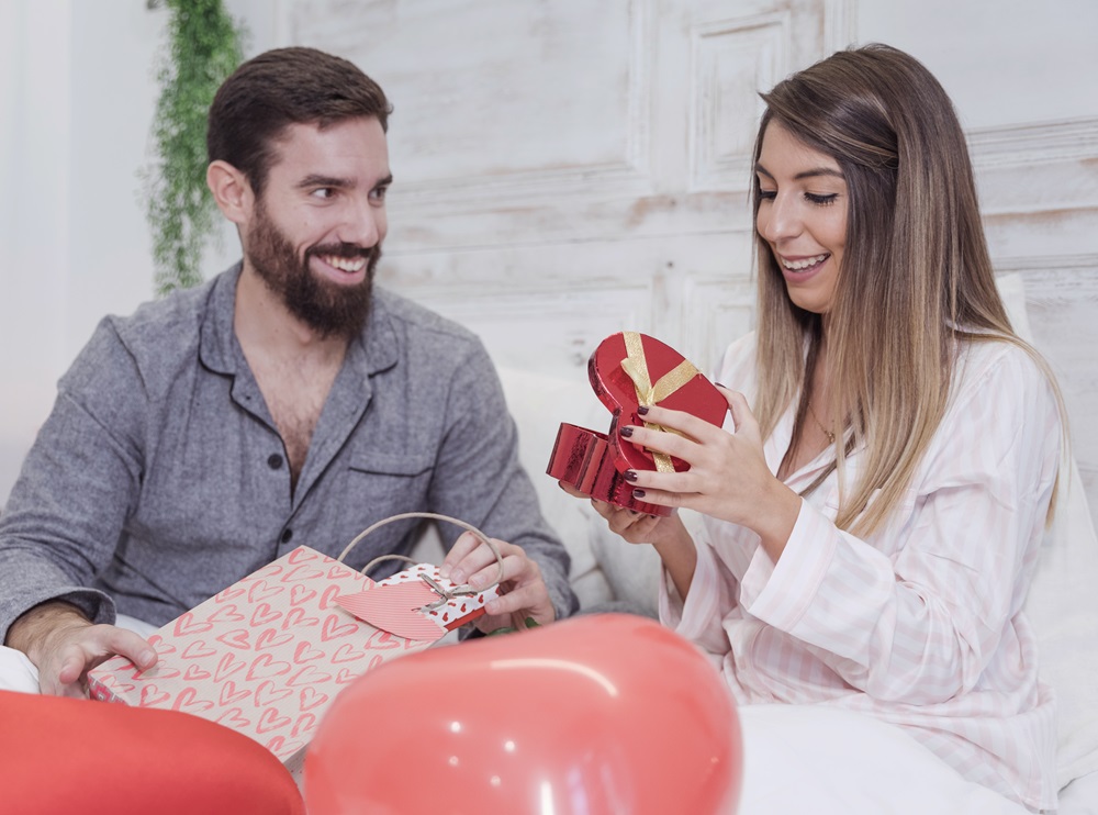 Celebrate Love: Thoughtful Anniversary Gifts for Your Beloved Wife