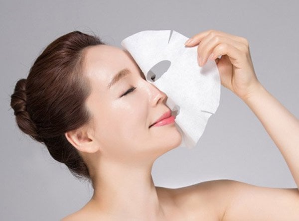 [Chuyên gia giải đáp] Đắp mặt nạ xong có cần bôi kem dưỡng ẩm không – Newway - Thương hiệu uy tín hàng đầu trong lĩnh vực dược mỹ phẩm