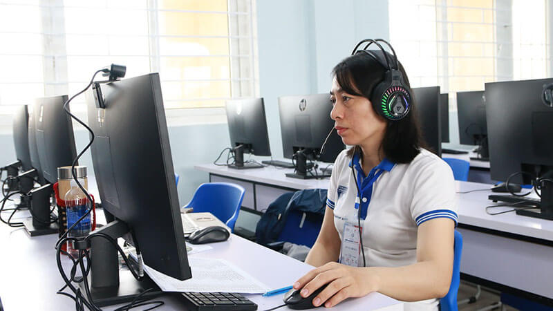 Download đề thi APTIS Listening practice test with answers kèm audio