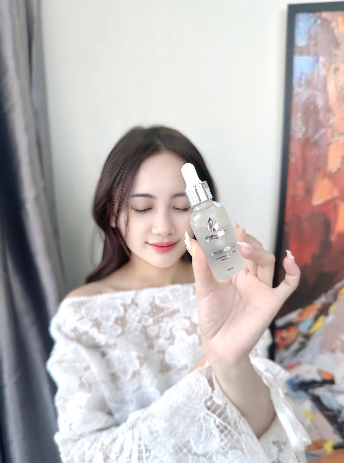 Sau khi thoa serum có rửa mặt không? Giải đáp chi tiết – Newway - Thương hiệu uy tín hàng đầu trong lĩnh vực dược mỹ phẩm