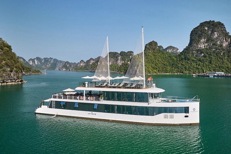 Top 8 du thuyền 5 sao vịnh Lan Hạ sang trọng nhất 2025
