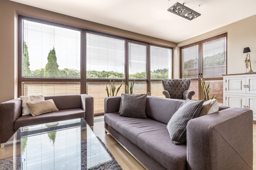 The Impact of Custom Glass Tabletops in Modern Interiors