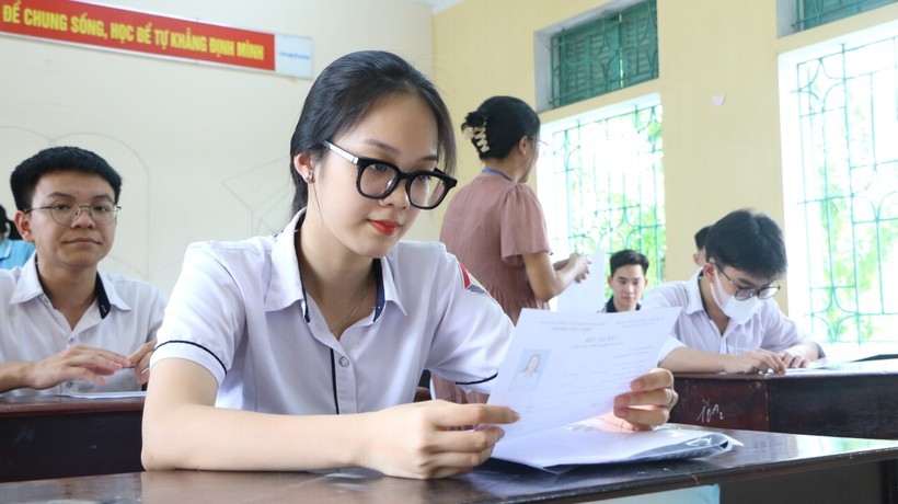 Mẫu giấy thi tự luận tốt nghiệp THPT năm 2025 mới nhất thí sinh cần biết