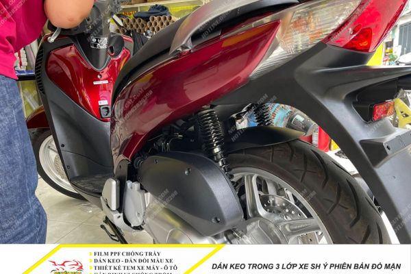 Dán keo trong 3 lớp xe Sh Ý phiên bản đỏ mận -         Nguyễn Decal - Chuyên Dán Keo Xe Design Tem Xe Decal Tem Xe Nguyễn Decal