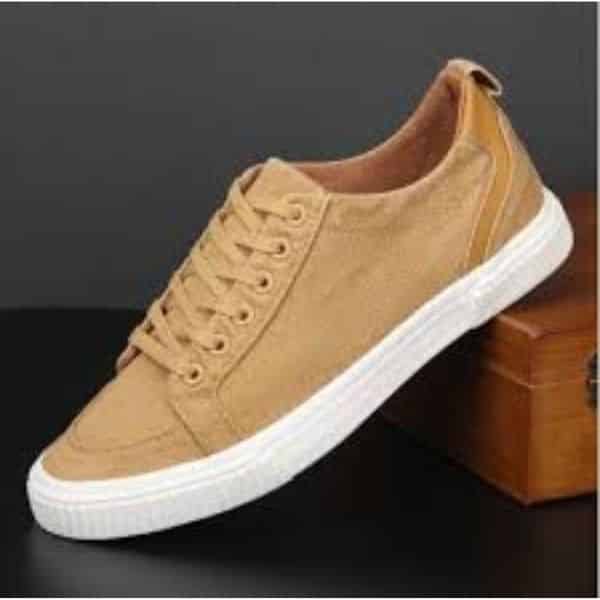 Giày Vải Nam Trở Thành Xu Hướng Không Thể Thiếu Năm 2025