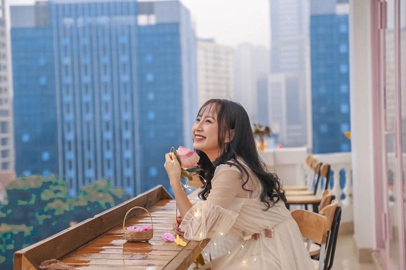 [Bí Quyết] Cách chụp ảnh ở quán cafe đẹp - Sanazu Beauty