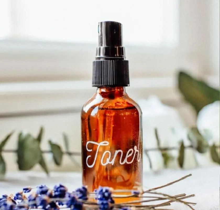 Toner Thảo Mộc Cho Da Dầu Mụn: Bí Quyết Se Khít Lỗ Chân Lông Tự Nhiên & Hiệu Quả