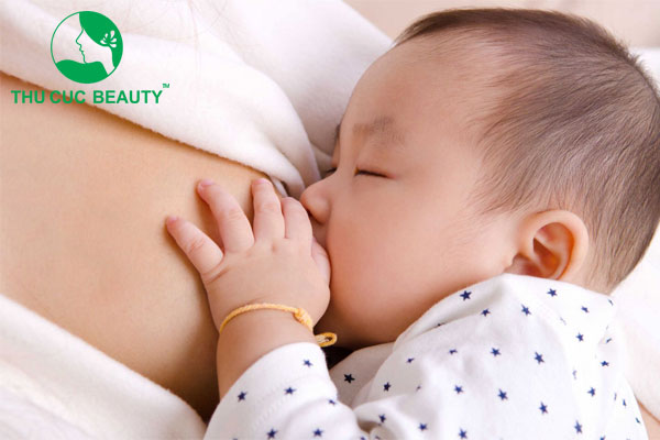 Nâng ngực đường quầng có cho con bú được không? - Bệnh viện Thẩm mỹ Thu Cúc