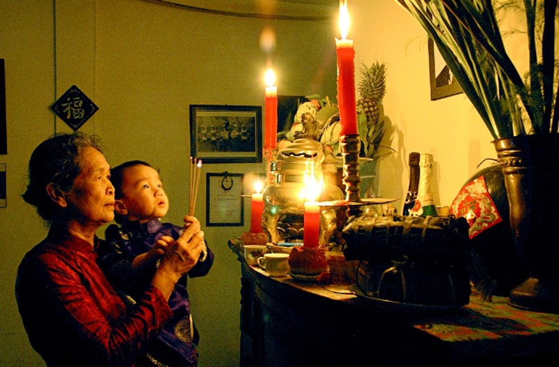 Khám phá ngay phong tục thắp nhang của người dân Việt Nam