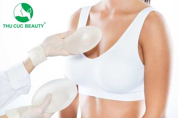 Nâng ngực có bị mất cảm giác không? Cần lưu ý điều gì để tránh rủi ro? - Bệnh viện Thẩm mỹ Thu Cúc