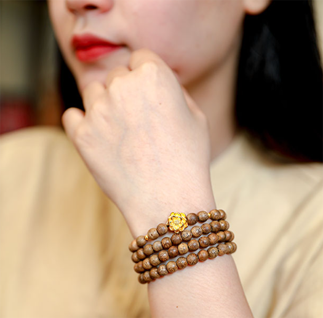 Vòng tay trầm hương nữ hợp mệnh gì, cần lưu ý gì khi đeo ?