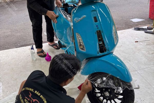 Dán keo trong 3 lớp xe Vespa Sprint chống trầy hiệu quả -         Nguyễn Decal - Chuyên Dán Keo Xe Design Tem Xe Decal Tem Xe Nguyễn Decal