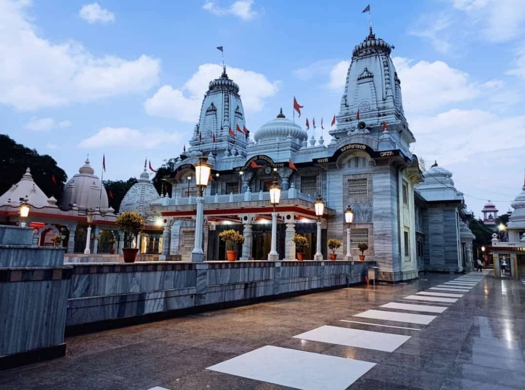 Taxi from Lucknow to Gorakhpur | Hassle-Free & Affordable Cabs