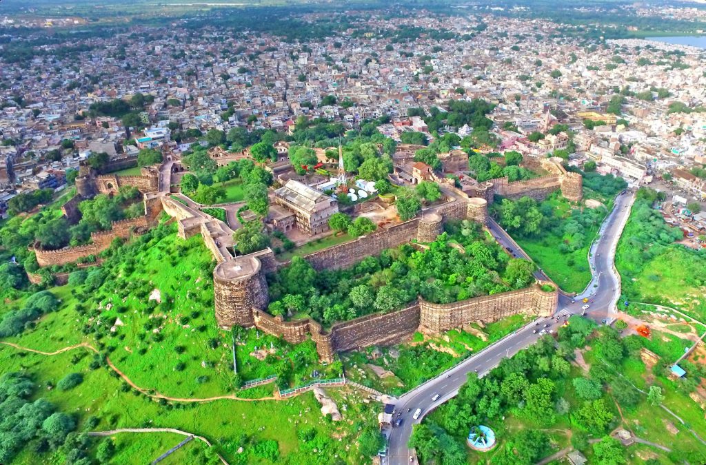 Taxi from Lucknow to Jhansi | Reliable Cab Service at Best Rate