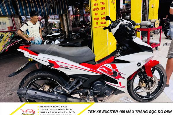 Tem trùm xe Exciter 155 màu trắng sọc đỏ đen -         Nguyễn Decal - Chuyên Dán Keo Xe Design Tem Xe Decal Tem Xe Nguyễn Decal
