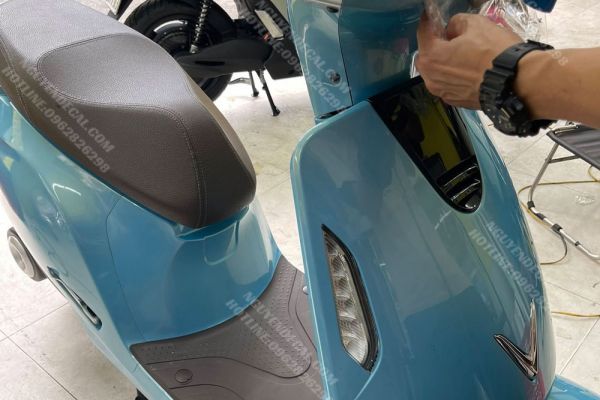 Dán keo bóng xe Vinfast Evo200 chống trầy xước -         Nguyễn Decal - Chuyên Dán Keo Xe Design Tem Xe Decal Tem Xe Nguyễn Decal