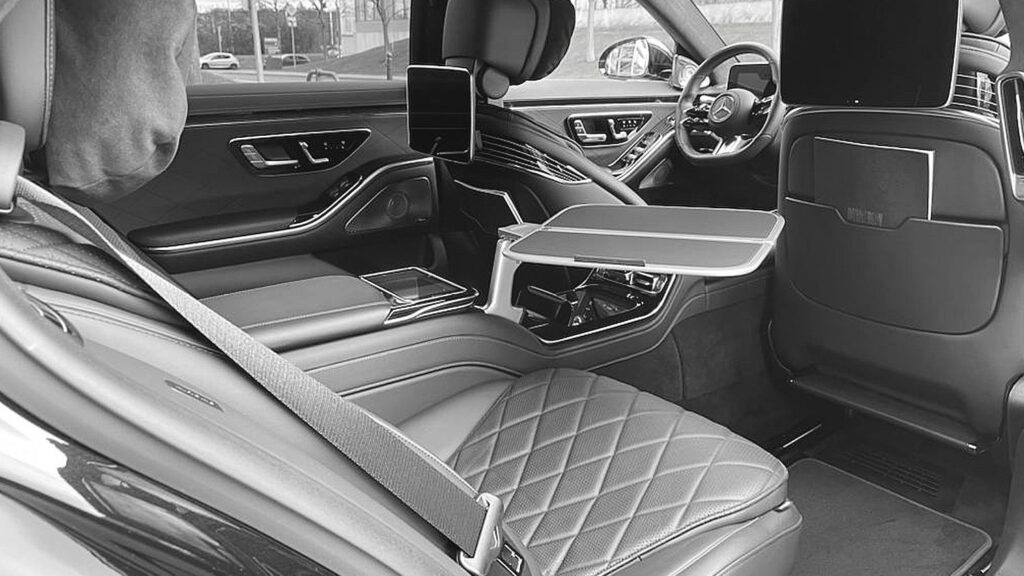 SUV with Driver Berlin | MOTTIFY Luxury Transportation