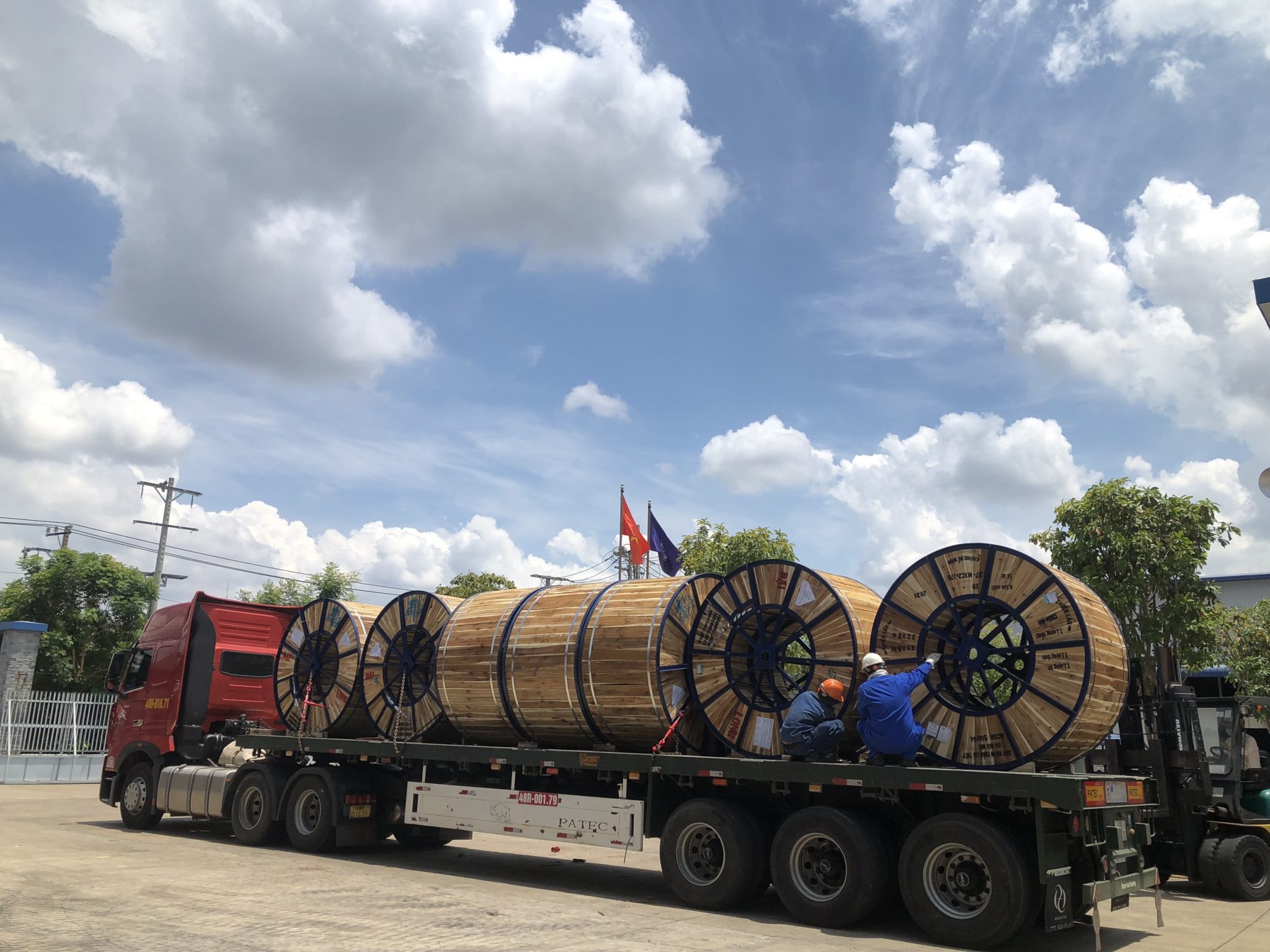 Vận Chuyển Hàng Từ HCM Đi Quảng Ninh Giá Tốt 2025