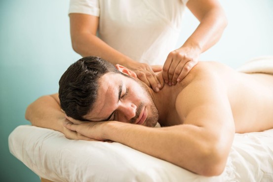 How deep tissue massage for shoulder pain helps in recovery