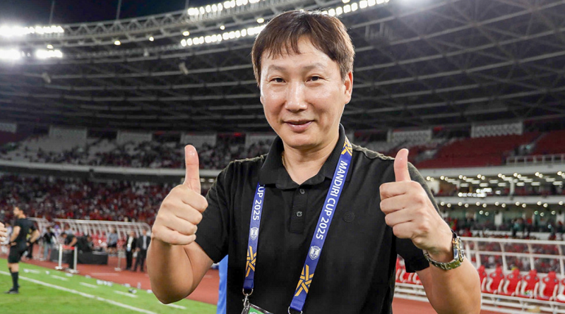HLV Kim Sang-sik nhận giải lớn, nghẹn ngào nhắc tên thầy Park Hang-seo