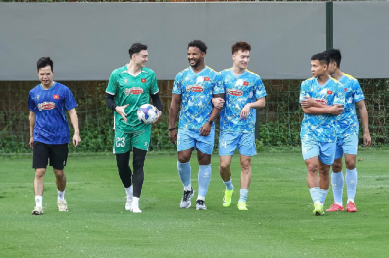 Xuân Son tập riêng, tuyển Việt Nam đối mặt nỗi lo lực lượng trước giờ G