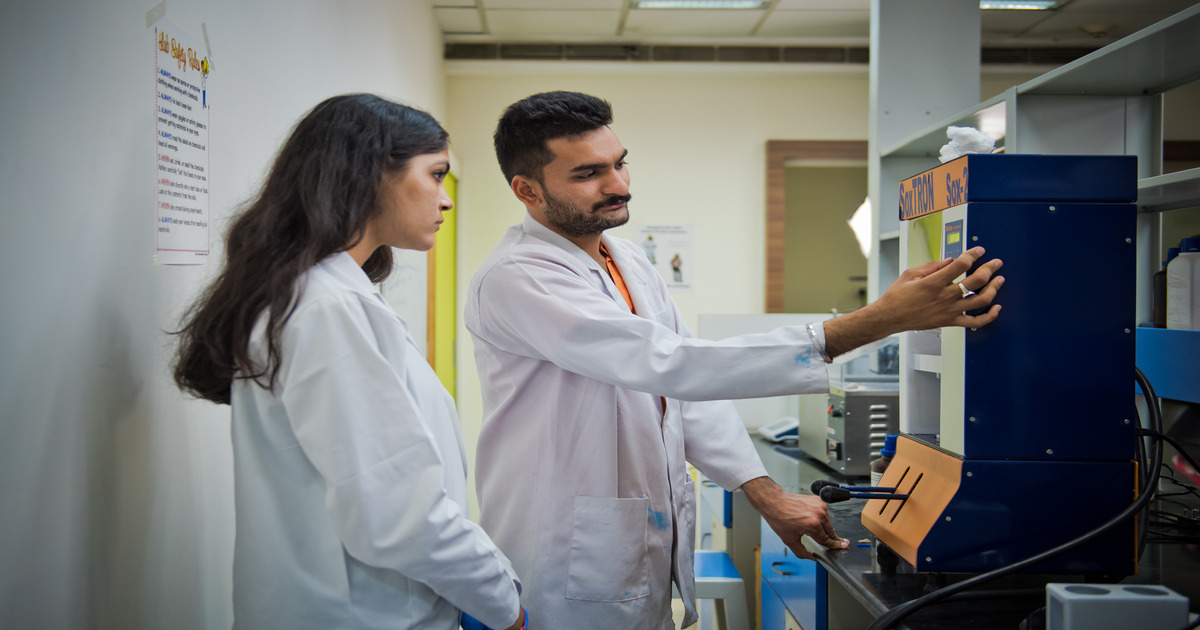 What You Actually Study in a B.Sc. Chemistry Degree – Shivnadaruniversity