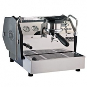 How Premium Cafés Use Cimbali Coffee Machines to Build a Luxury Coffee Experience?
