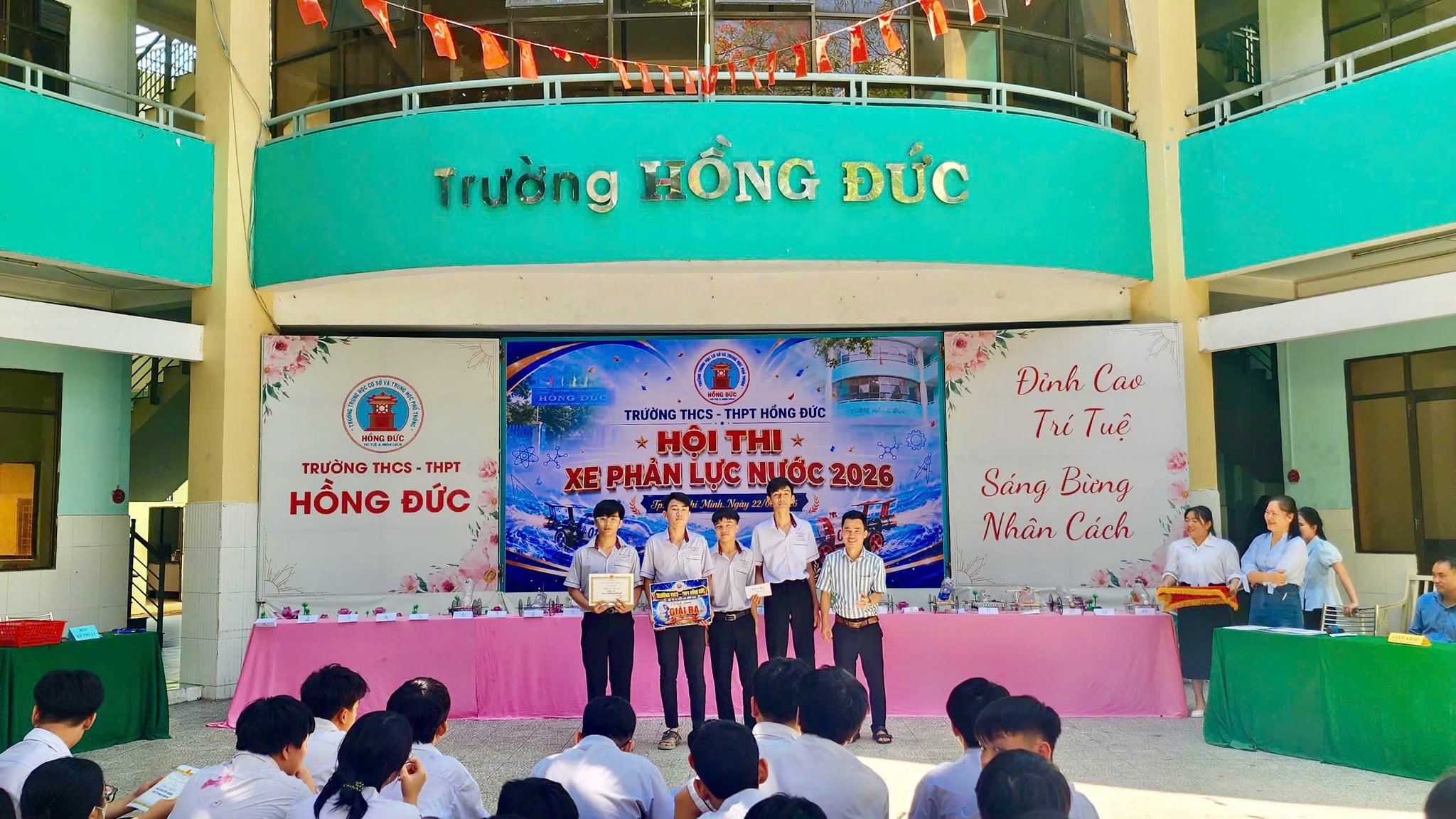 Hội Thi “Xe Phản Lực Nước 2026”: Khi Học Sinh Hồng Đức Biến Kiến Thức Vật Lý Thành Những Đường Đua Ngoạn Mục - Trường THCS - THPT Tư thục Hồng Đức